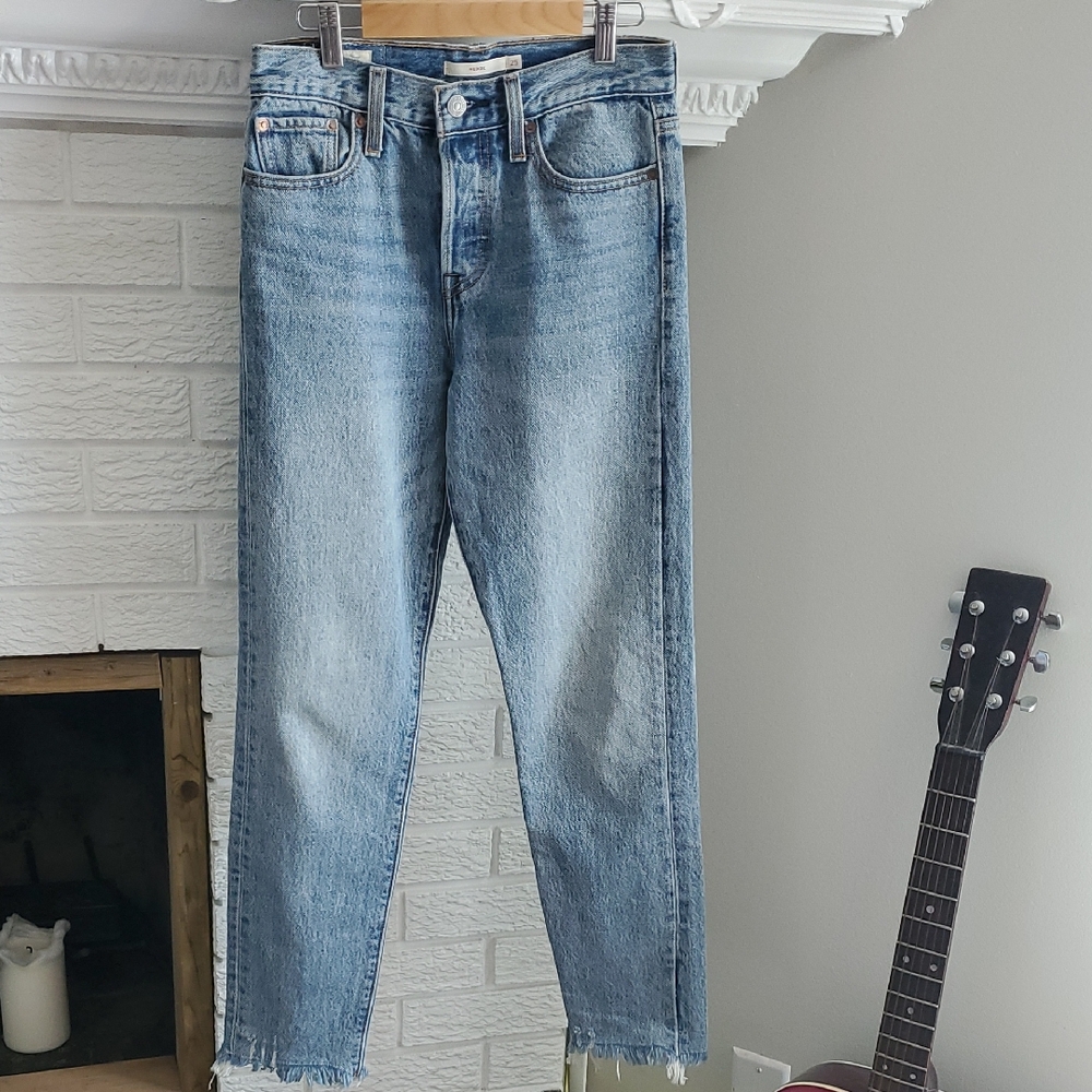 Levi's Women's Blue Wedgie Ankle Cropped Distressed Hem High Rise Jeans Size 25
